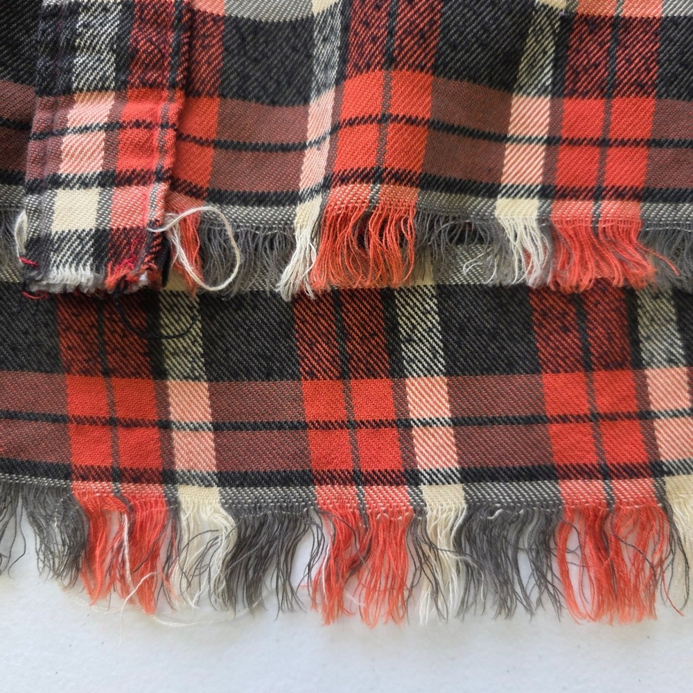 BKE Mens Red Black Plaid Flannel Shirt Raw Fringe Hem BKENY1000 Size M - Picture 3 of 6